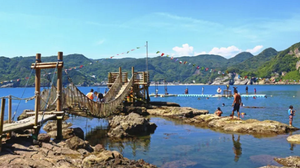 妻良（めら）海上アスレチック